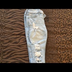 Size 0 hollister ripped jeans